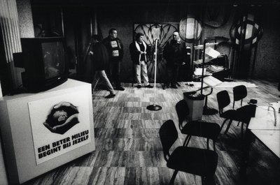 401853 Interieur van het kantoorgebouw van de N.V. Regionale Energiemaatschappij Utrecht (R.E.M.U., Croeselaan 28) te ...